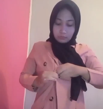 joi pamer tetek depan kamera
