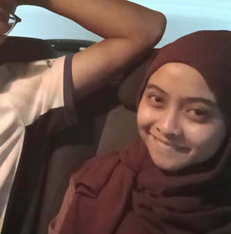 hijab sange di mobil