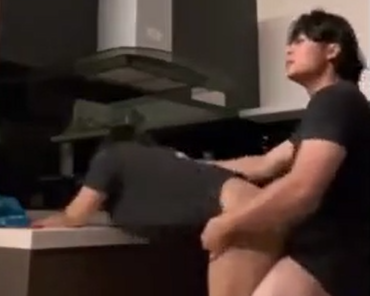 ngisengin pacar lagi masak