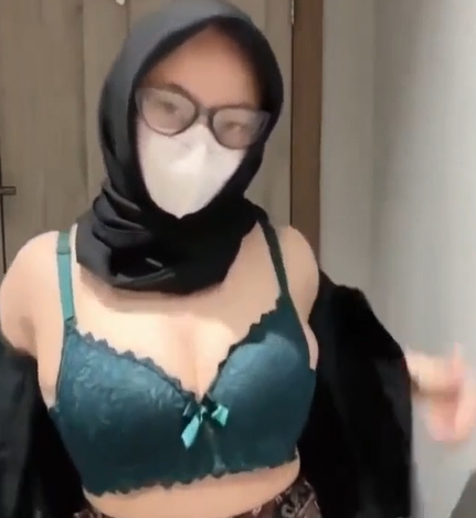 hijab kebaya colmek hot