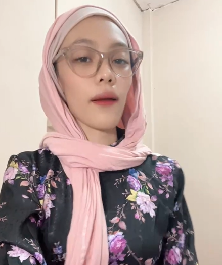 awek hijab malay colmek