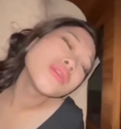 sissy keenakan di entot brondong